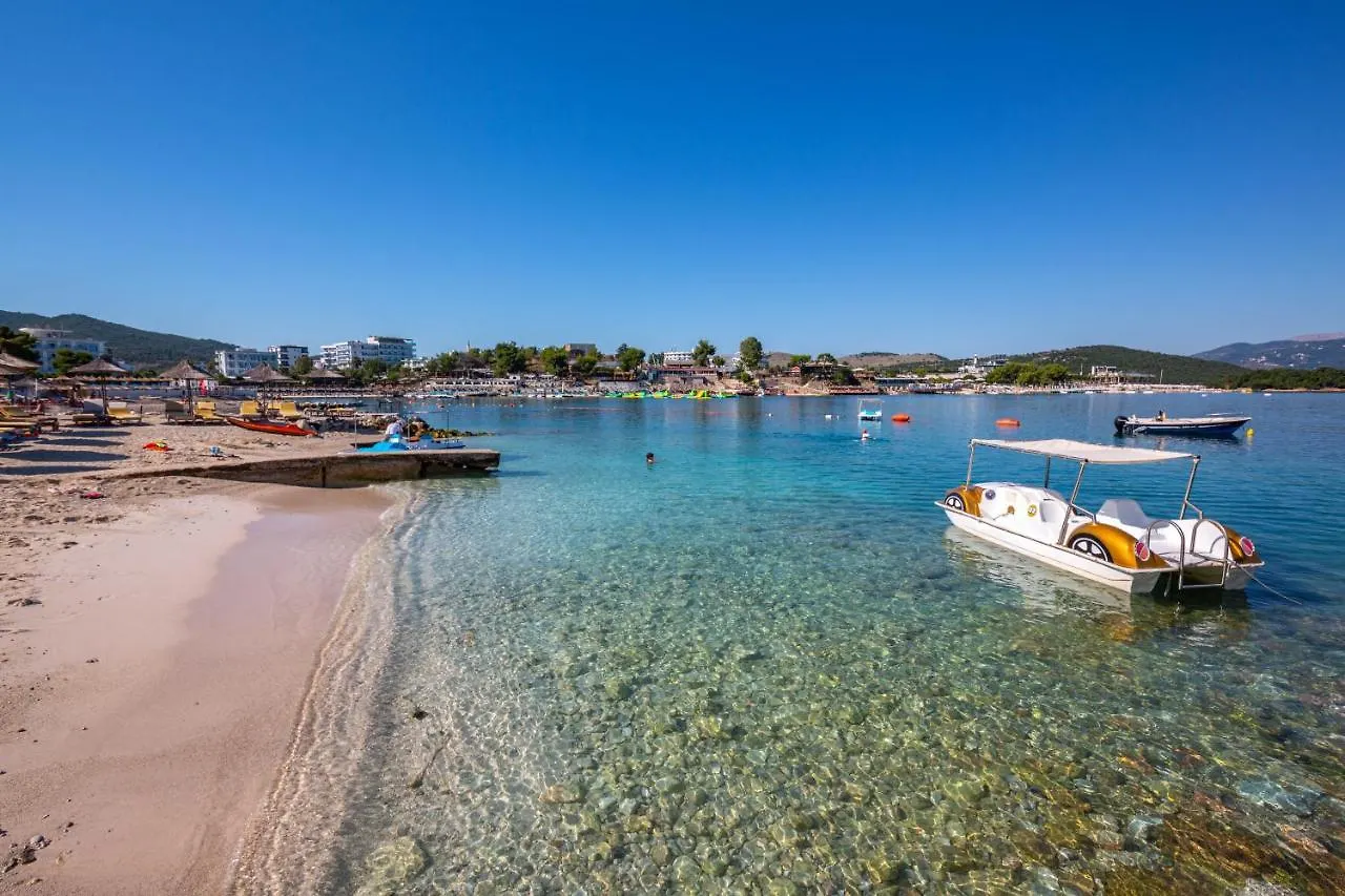 Hotel New Crystal Ksamil 3*,