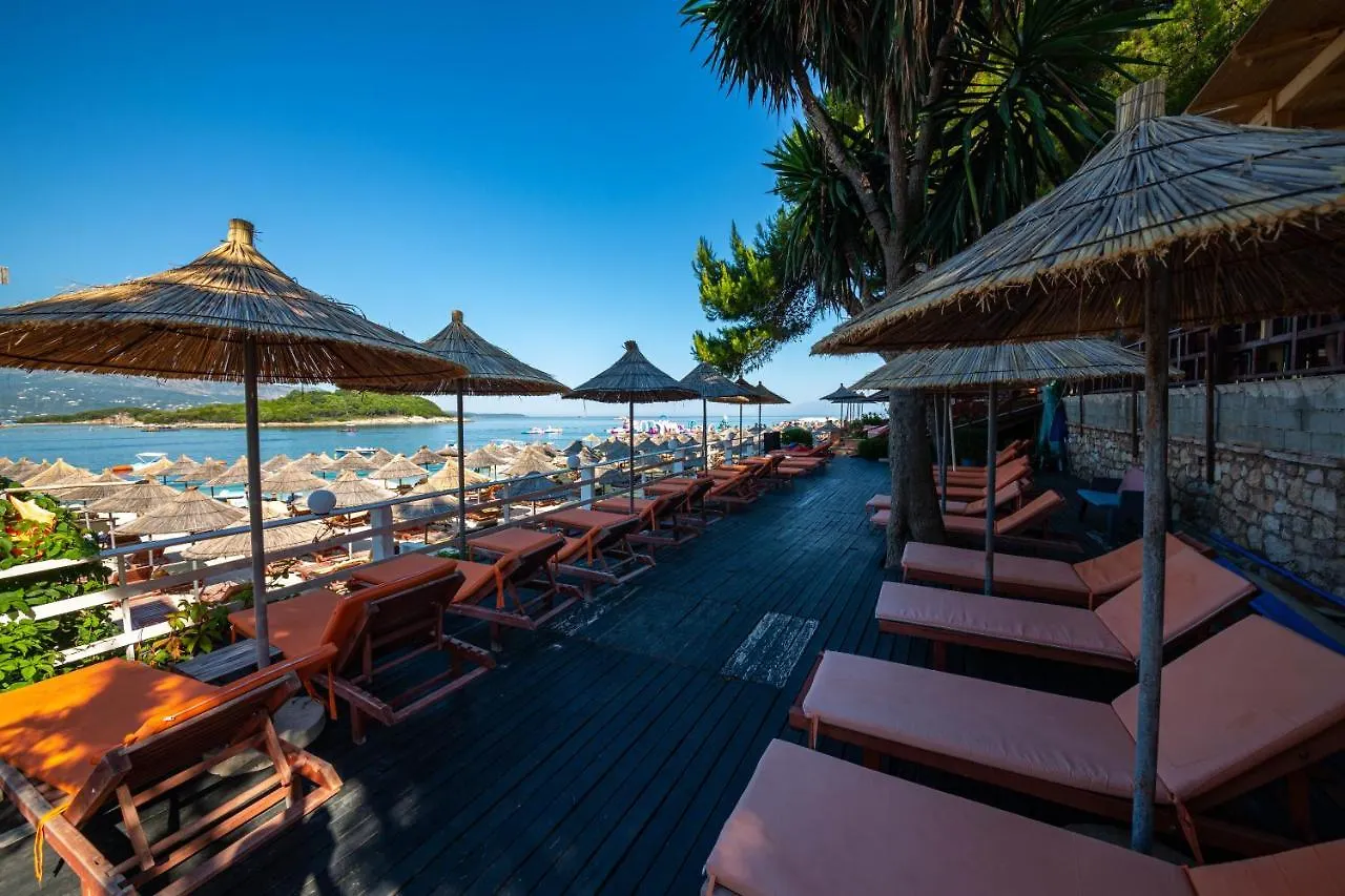 Hotel New Crystal Ksamil 3*,